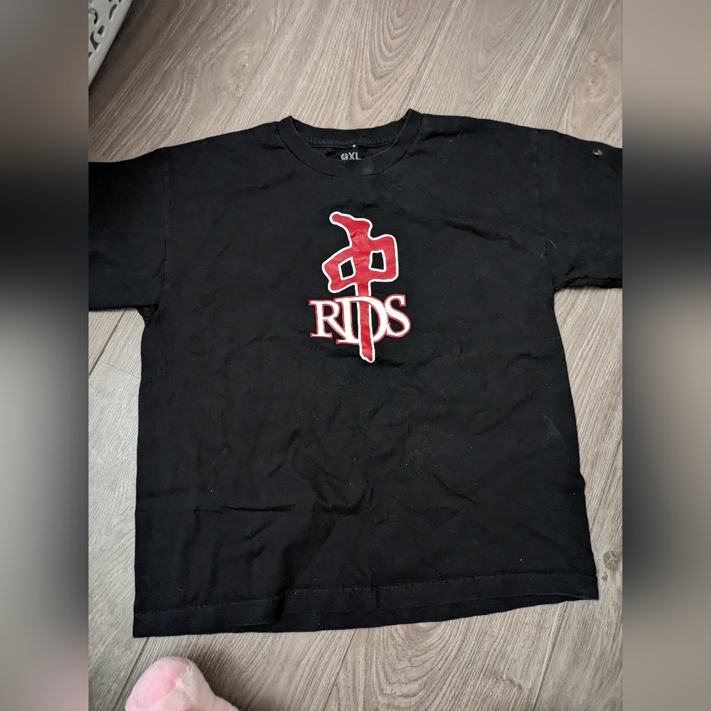 Last Chance ⭐⭐Like new Red Dragon t-shirt fits a woman's small excellent cond.